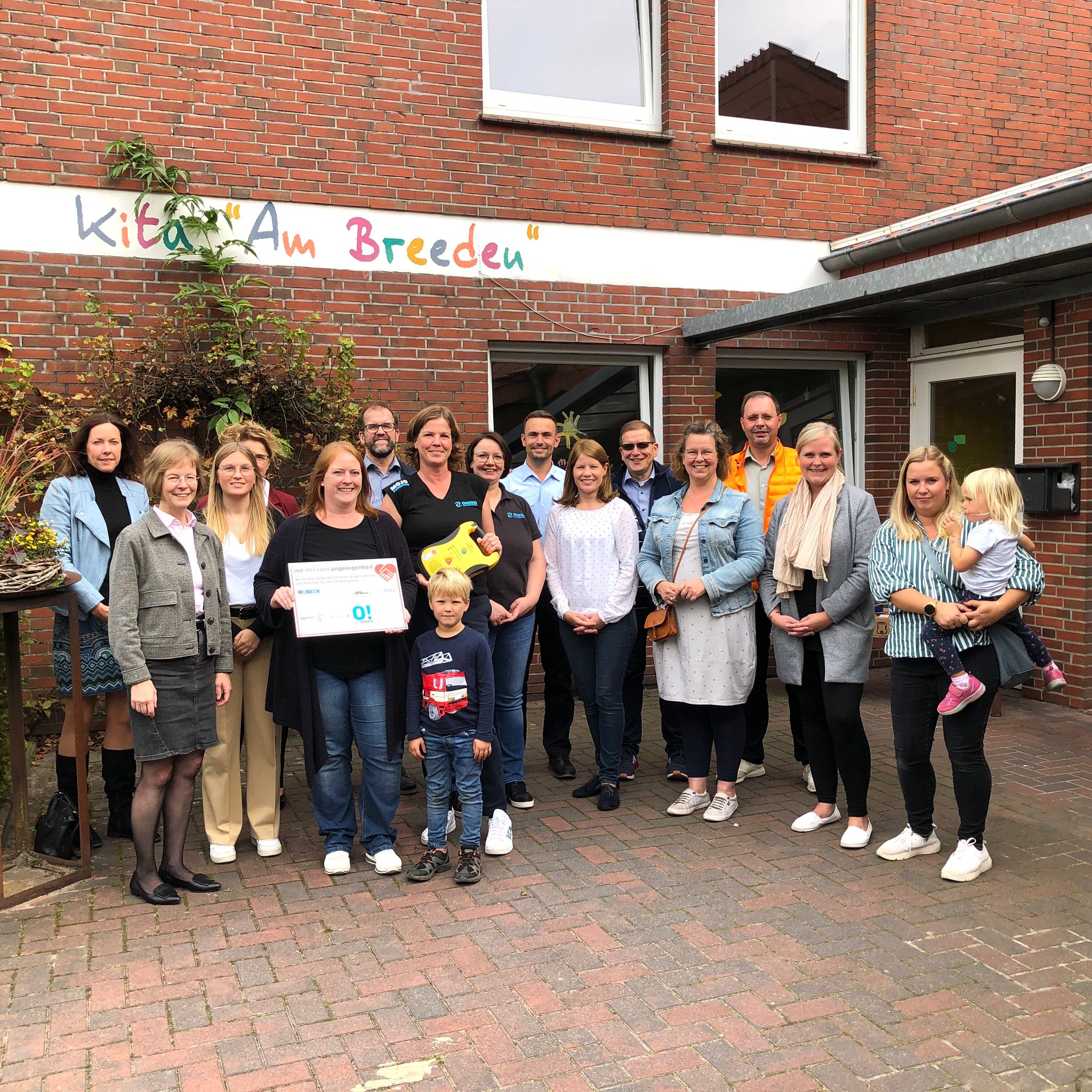 Sponsorentreffen und Defibrillator Übergabe an Kita am Breeden